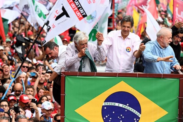 Con un envión, Lula salta al lomo de la Historia