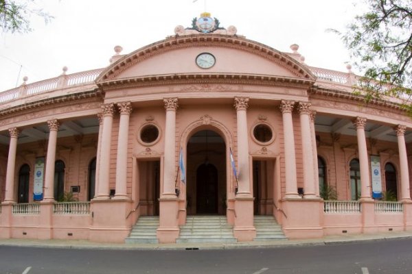 Corrientes: el gobernador canceló asueto del 23 y 30 de diciembre para DPEC, Salud y Seguridad