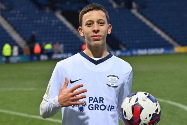 Felipinho, la joya que nació en Brasil, la rompe en Inglaterra y podría jugar para la Selección Argentina