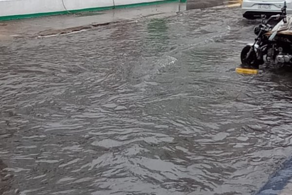 Colapso de la ciudad de Corrientes ante la lluvia matinal: fotos