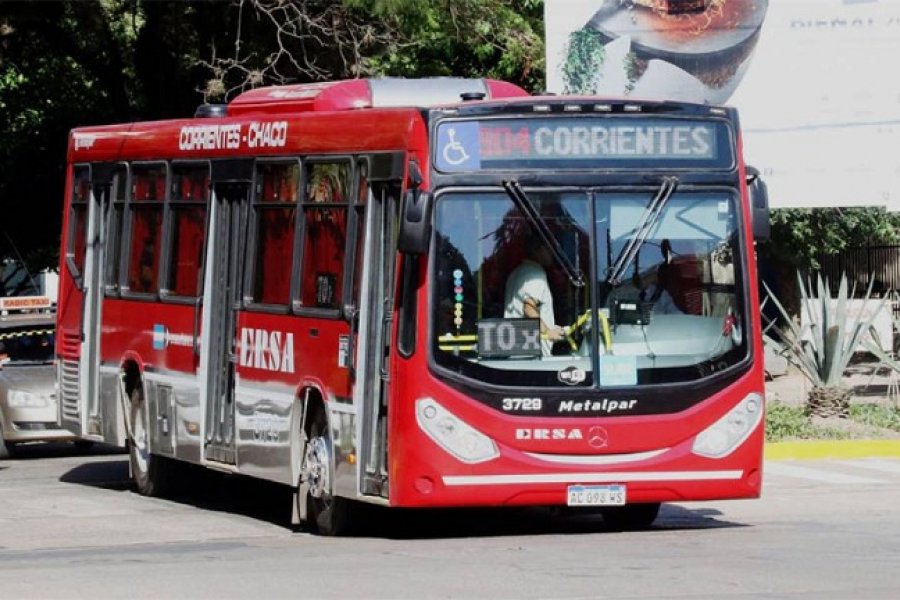 Los colectivos Chaco Corrientes colapsados por la masiva