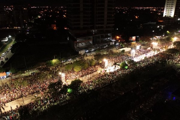 Los Carnavales Barriales cerraron su edición con una multitudinaria noche en la Costanera correntina