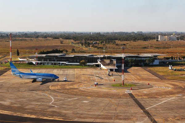 No habrá vuelos desde el aeropuerto internacional de Resistencia y llegarán todos a Corrientes