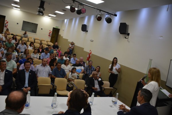 Primera reunión Provincial de directores de Centros de Educación Física  