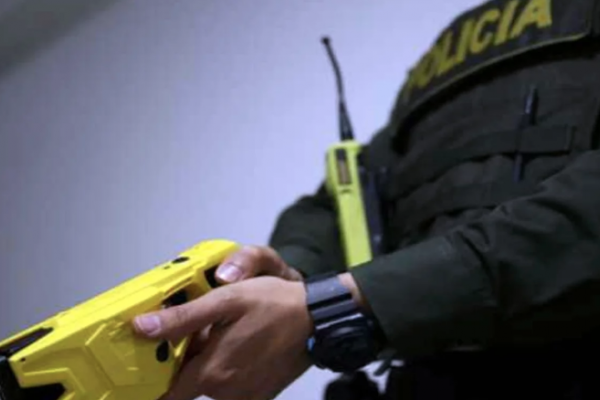 Monos con Taser