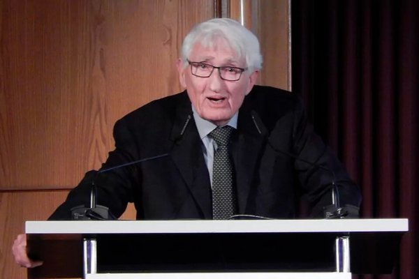 Occidente la saca tarjeta roja a Jürgen Habermas