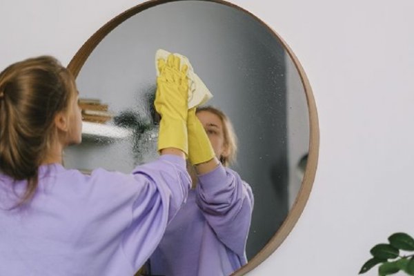 Técnica impecable: cómo limpiar espejos sin dejar marcas