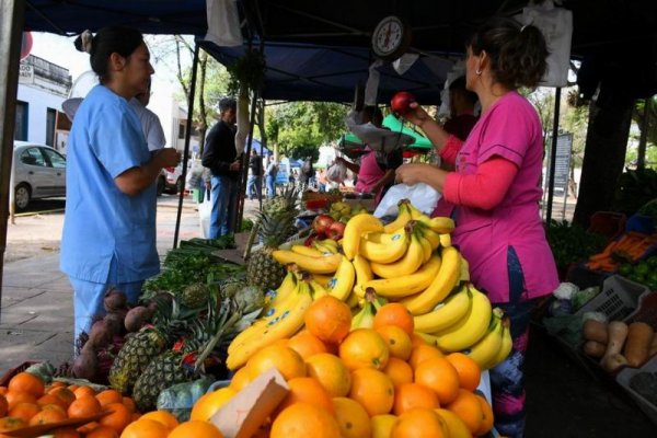 Con productos frescos, las ferias recorren los barrios de la ciudad