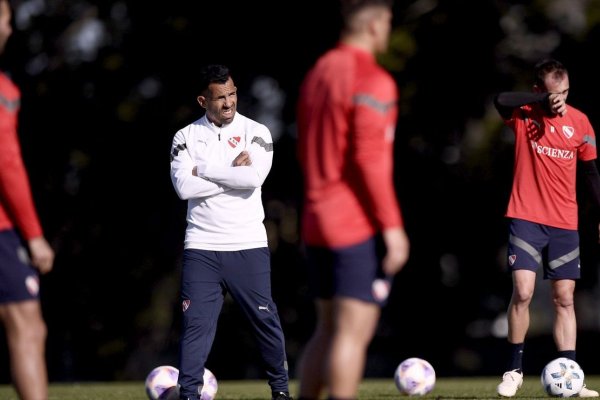 Tevez sorprendió a todos en su presentación como DT de Independiente