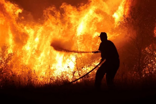 Impresionantes incendios en una paradisíaca isla de Hawái