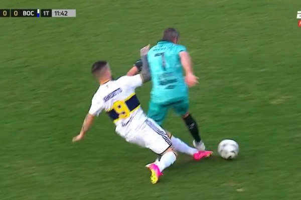 VIDEO | ¿No era expulsión? Benedetto le metió una patada brutal a Lisandro López y no vio ni la amarilla