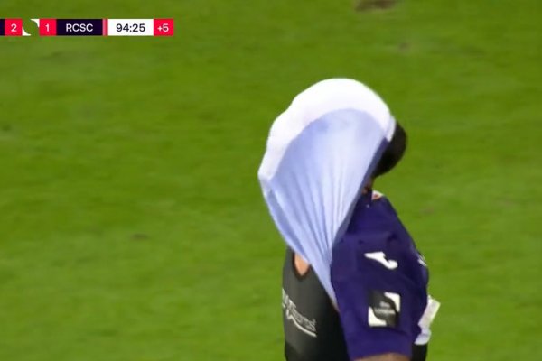 VIDEO | Luis Vázquez tuvo servido su primer gol en Anderlecht pero falló de forma insólita