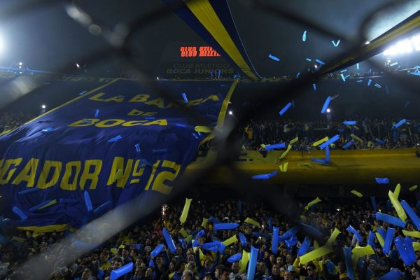 Aparecieron dos pasacalles en el predio de Boca en la previa del partido contra Racing