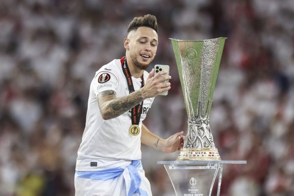 Lucas Ocampos se niega a dejar Sevilla pese a la oferta del Fulham