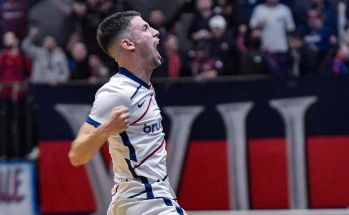 Futsal masculino: victoria y vuelta olímpica con su gente