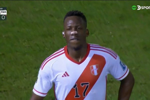 VIDEO | Advíncula vio la roja y dejó con uno menos a Perú en el primer tiempo