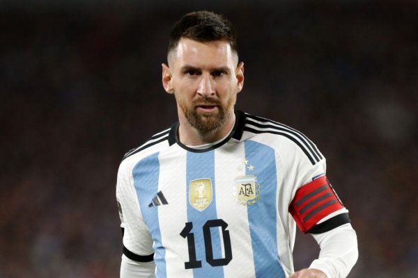 Lo confirmó Gastón Edul: Messi no sale de titular ante Bolivia