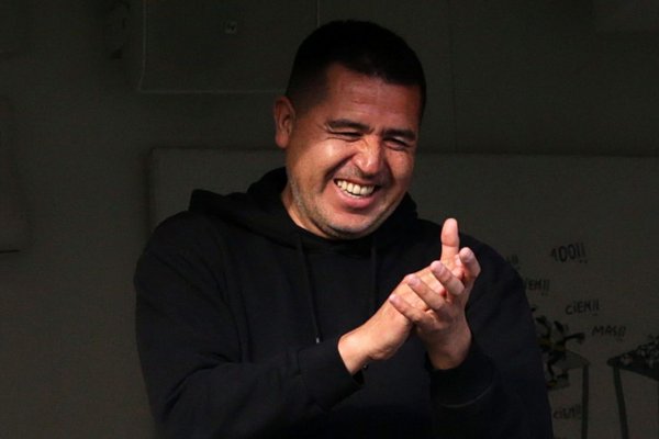 Está en Europa y le avisó a Riquelme que quiere jugar en Boca