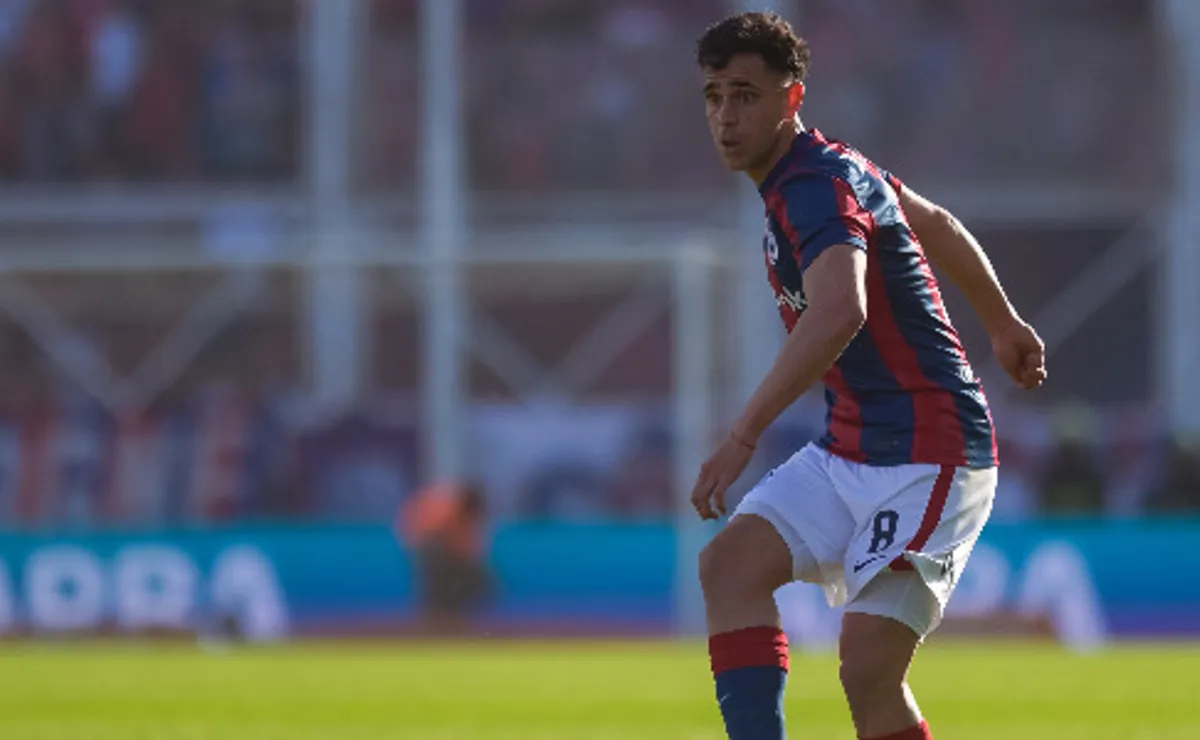 Con uno menos, San Lorenzo empató con Racing en un clásico caliente y con el árbitro en el foco