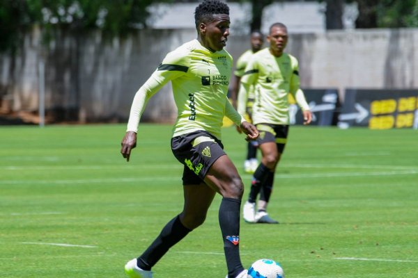 El mal momento de Jan Hurtado tras su salida de Boca: lesión grave, críticas y solo 10 minutos jugados en Ecuador