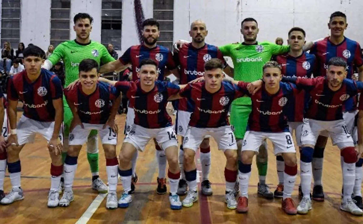 El futsal masculino ganó, gustó y goleó