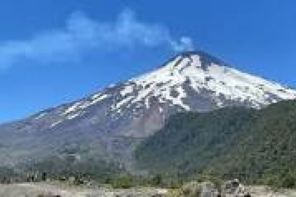 Un volcán chileno que entró en alerta naranja: cómo afecta a Argentina