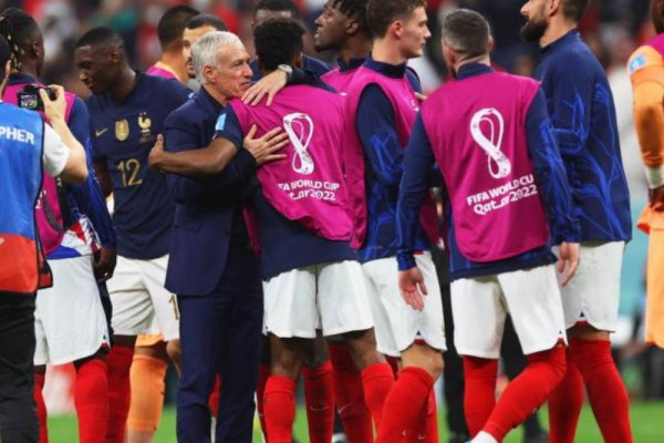 ¡Polémica mundial! El jugador que se rió en un minuto de silencio en Francia