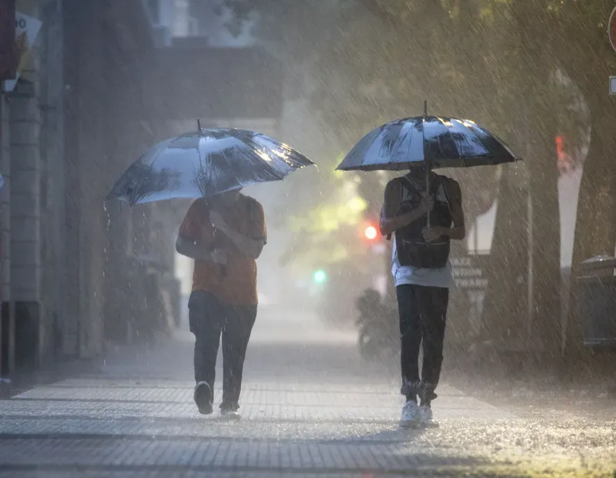 Rige una alerta amarilla por fuertes tormentas: ¿Cuándo comienza a llover en la Provincia?