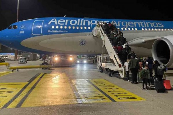 Llega hoy al país el segundo vuelo de Aerolíneas con repatriados de Israel