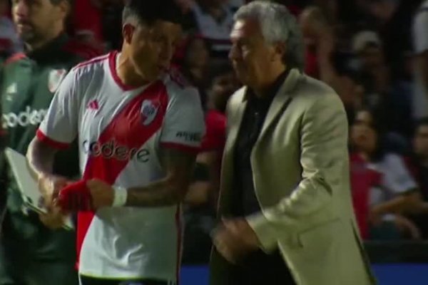 ¡Polémica en Colón-River! El cruce de Enzo Pérez y Gorosito al final del primer tiempo