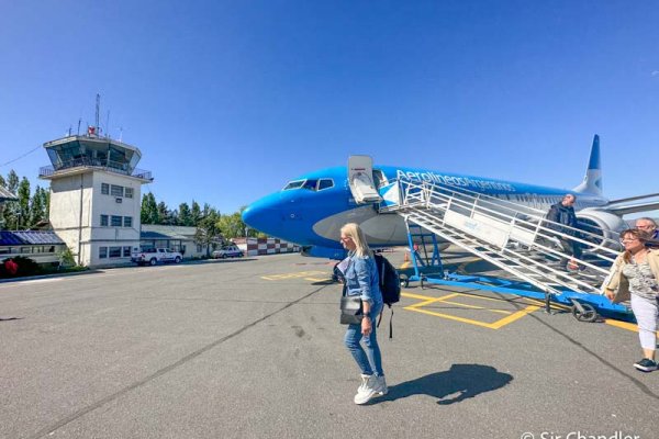 Aerolíneas Argentinas y Flybondi anuncian el mismo día movimientos en el mercado de capitales