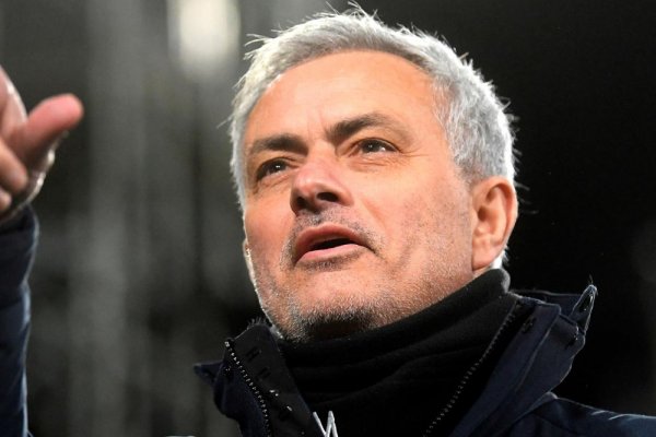 ¡Se fue expulsado! Polémico gesto de Mourinho en el triunfo de la Roma