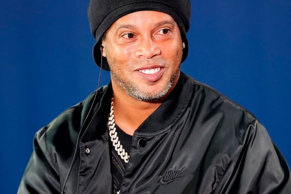 ¡La magia intacta! La vigencia de Ronaldinho a los 43 años jugando fútbol playa