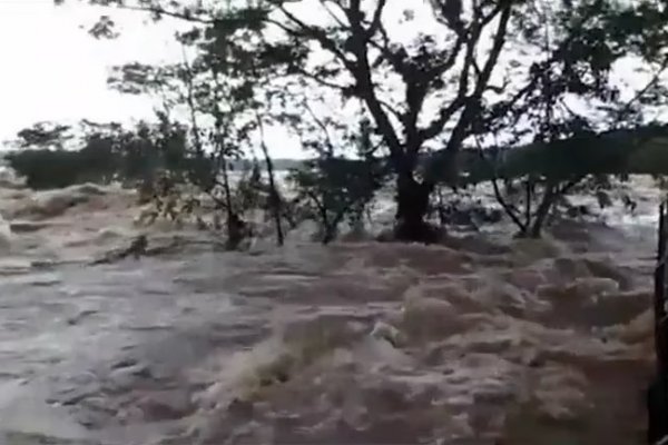 Siguen cerradas las cataratas por la crecida del río Iguazú y hoy habrá una reunión para evaluar daños