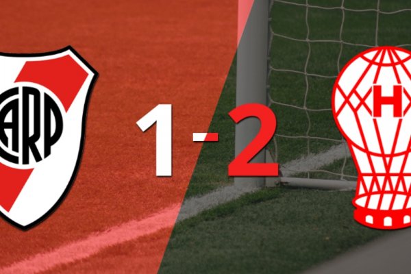 Huracán superó 2-1 a River Plate como visitante