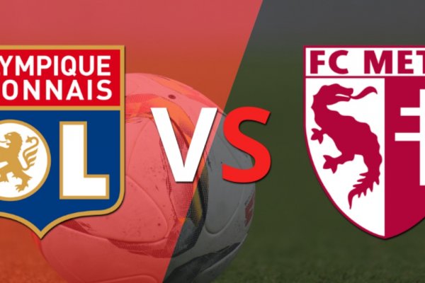 Comienza el juego entre Olympique Lyon y Metz en el estadio Groupama Stadium