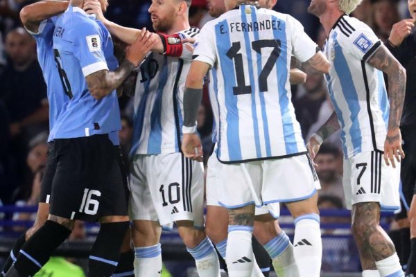 ¡Escándalo! Messi explotó de bronca y agarró del cuello a un jugador uruguayo