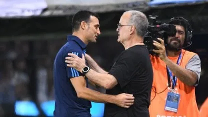 Sorpresa: se reveló qué le dijo Bielsa a Scaloni antes de Argentina-Uruguay