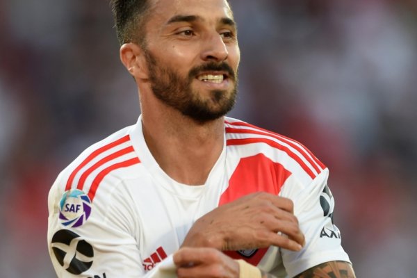 Scocco disparó contra los hinchas tras su retiro: 