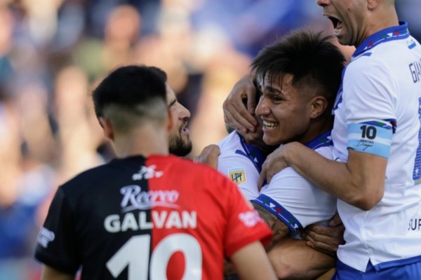 Colón perdió con Vélez y definirá el descenso vs. Gimnasia en un desempate