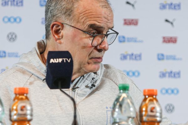 Bielsa recordó a Newell's en Uruguay tras vencer a Brasil y Argentina