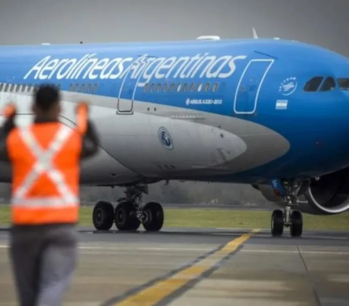 Aerolíneas Argentinas también se bajó de Precios Justos: aumentó los pasajes de cabotaje hasta un 20%