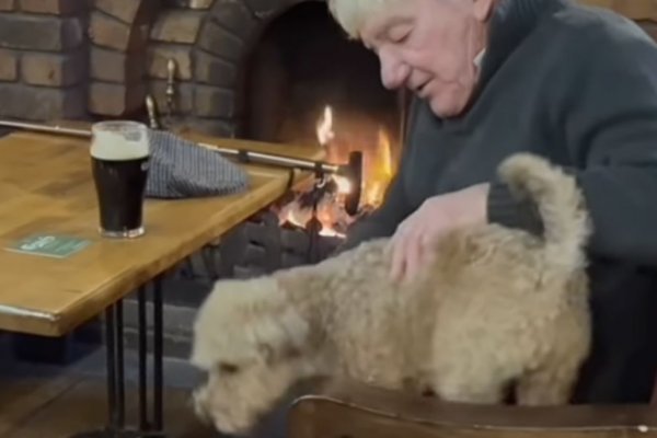 Este pequeño bar de Irlanda del Norte se roba los corazones de todo el mundo por un conmovedor anuncio que se hizo viral