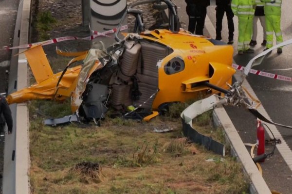 Un helicóptero se estrelló en una autopista de Madrid y tres personas resultaron heridas