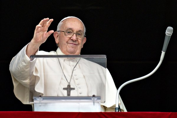 El papa Francisco no puede leer la reflexión dominical debido a su enfermedad pero dice que está 