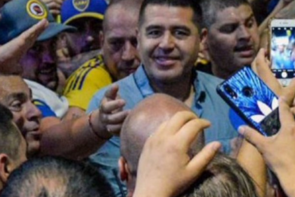 Histórico de Boca envió su apoyo a Riquelme tras el masivo banderazo