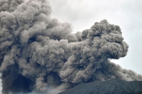 Mueren al menos 11 alpinistas y 12 más están desaparecidos tras la erupción del volcán Monte Marapi en Indonesia