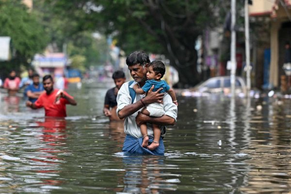 Tormenta tropical deja 13 muertos en un estado costero de la India