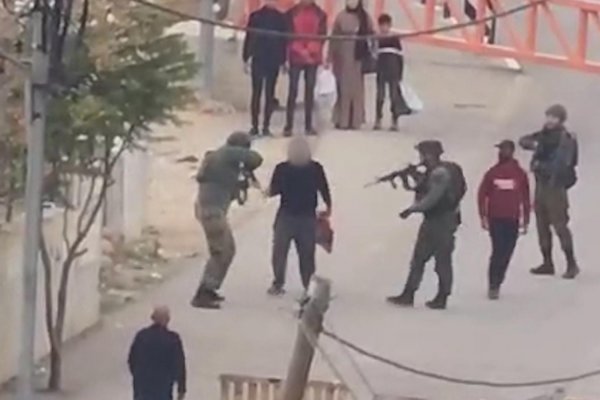 Un video muestra a un palestino con discapacidad mental baleado en la Ribera Occidental