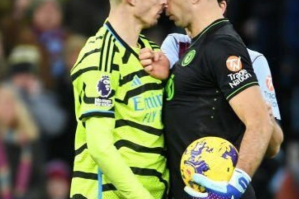 El tremendo cruce del Dibu Martínez en el triunfo del Aston Villa